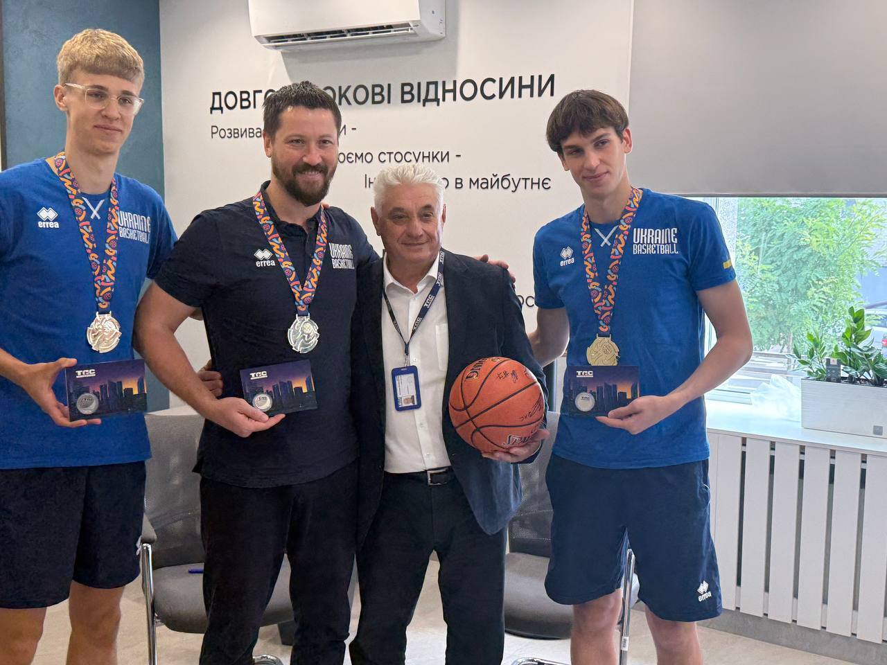 Збірна України U-20 завітала до ТАСКОМБАНКу після перемоги на чемпіонаті Європи